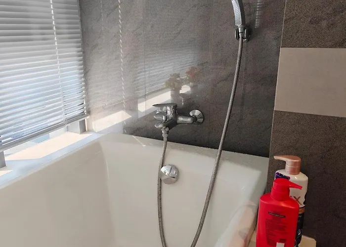 Апартаменты Modern 2br-3 Mins Walking Distance To Bts Thonglor