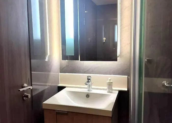 Апартаменты Modern 2br-3 Mins Walking Distance To Bts Thonglor Бангкок