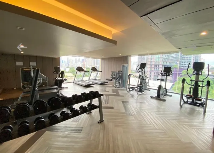 Апартаменты Modern 2br-3 Mins Walking Distance To Bts Thonglor Бангкок
